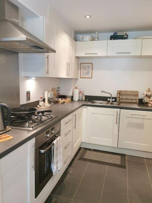 סלאו 3 Bedroom Home Near Windsor Castle, Legoland, & Heathrow מראה חיצוני תמונה